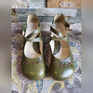 Fluevog Operetta Malibran Olive Green Mary Jane Heels with Brown Stitch Detail